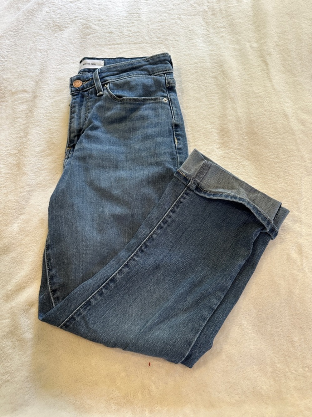 Levi’s - Classic Women's Blue Denim Jeans capris size 27